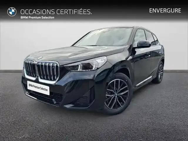 Saphirschwarz métal Utilisé 2023 BMW iX1 M Sport SUV | 41 790 € (Prix juste) - Image 1/4