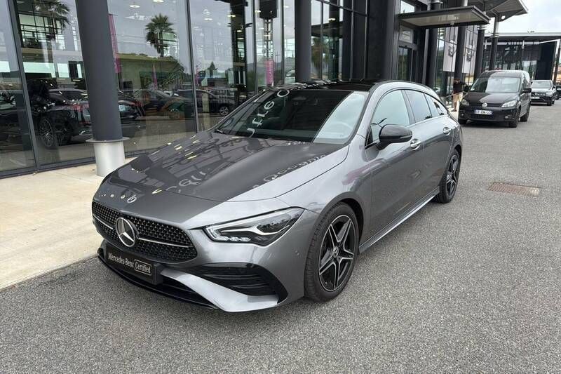Gris Utilisé 2024 Mercedes CLA200 Shooting Brake Break | 42 702 € (Prix assez cher) - Image 1/3