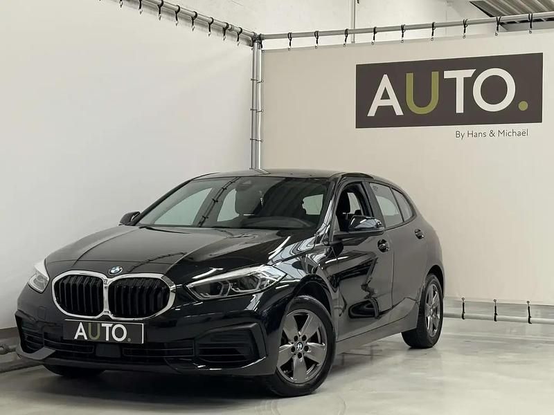 Noir Utilisé 2020 BMW 118 Sport Line Citadine | 18 990 € - Image 1/4