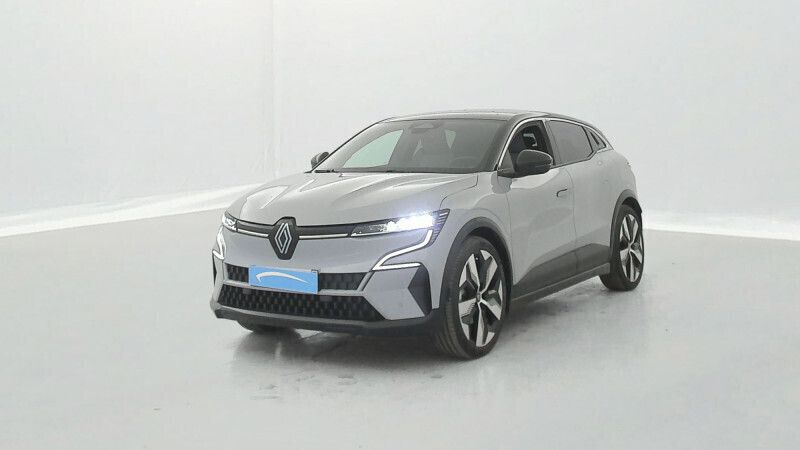 Gris Utilisé 2022 Renault Mégane Techno Berline | 24 590 € (Prix juste) - Image 1/4