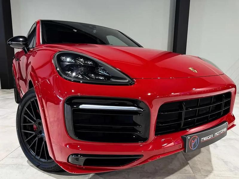 Rouge Utilisé 2020 Porsche Cayenne Turbo SUV | 84 900 € - Image 1/4