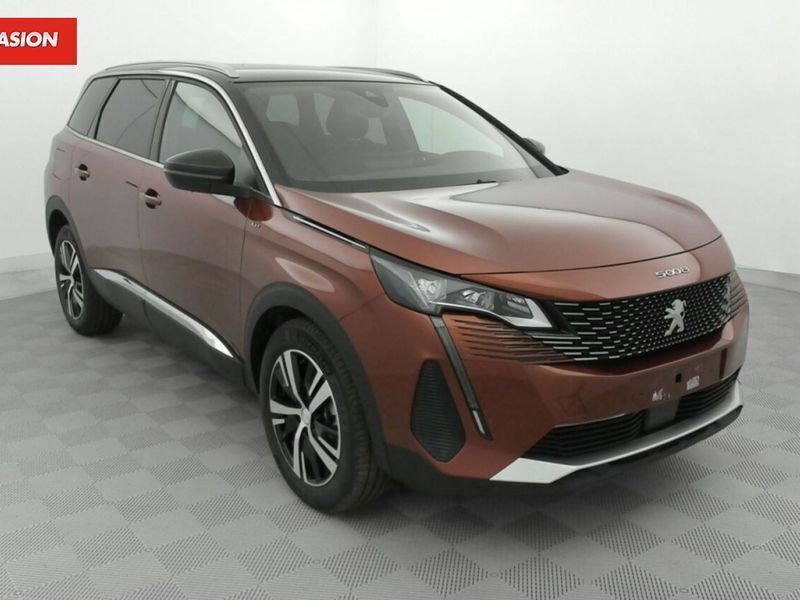 Marron Utilisé 2022 Peugeot 5008 GT Monospace | 38 900 € - Image 1/4
