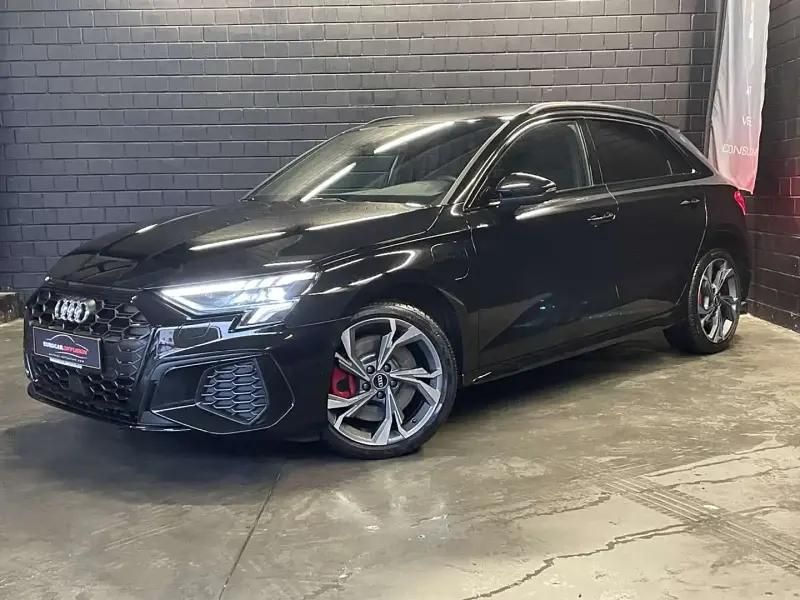 Noir Utilisé 2021 Audi A3 Sportback e-tron S-Line Berline | 32 810 € (Prix cher) - Image 1/4