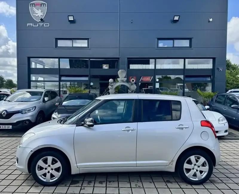 Gris Utilisé 2010 Suzuki Swift Berline | 6 990 € (Prix juste) - Image 1/4