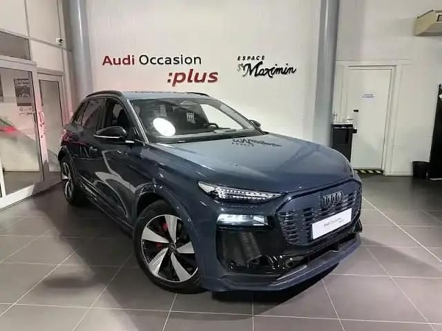 Bleu plasma métallisé Occasion 2024 Audi Q6 e-tron S-Line SUV | 78 990 € (Prix juste) - Image 1/4