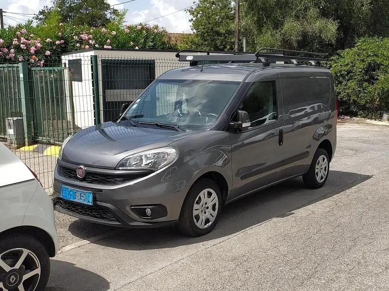 Gris Occasion 2017 Fiat Doblò Monospace | 12 500 € (Prix juste) - Image 1/4