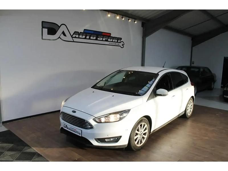 Blanc Occasion 2018 Ford Focus Titanium Berline | 11 490 € (Super prix) - Image 1/4
