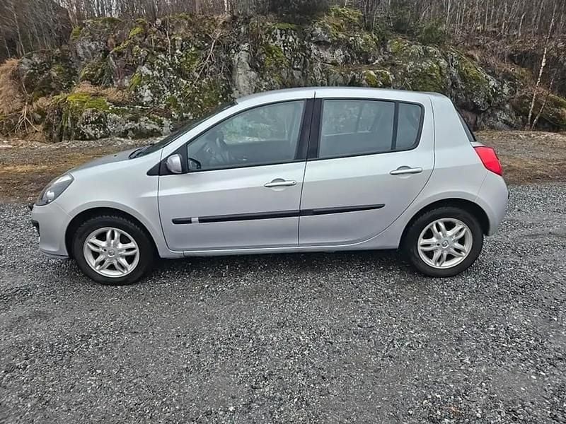 Gris Utilisé 2007 Renault Clio II Campus Berline | 1 600 € (Prix cher) - Image 1/4