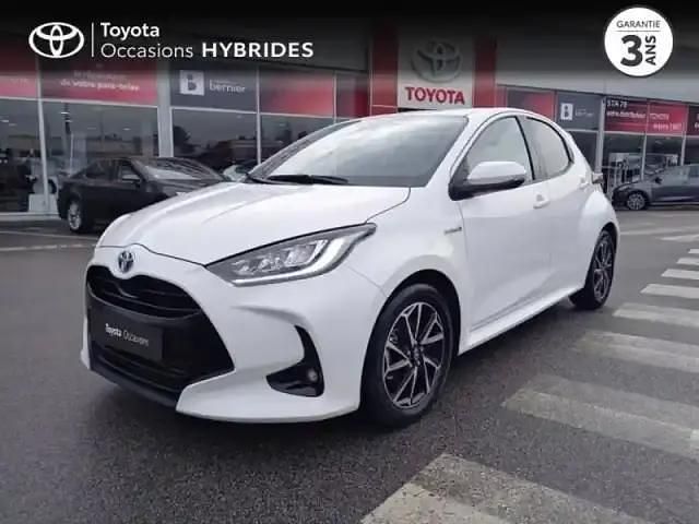 Blanc Occasion 2022 Toyota Yaris Hybrid Design Berline | 18 490 € (Bon prix) - Image 1/4