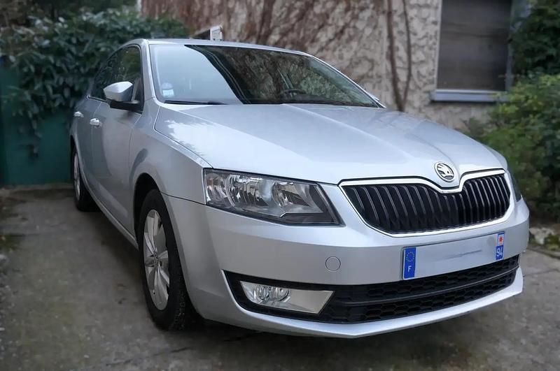 Occasion Skoda Octavia Ambition 110 ch (80 kW) 2016 Argent Citadine