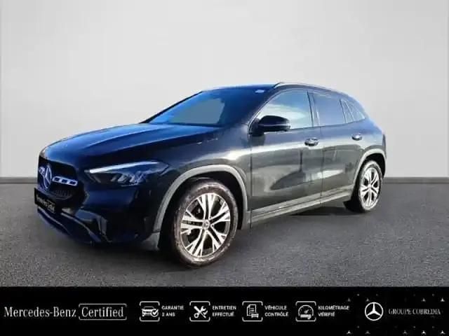 Noir cosmos métallisé Occasion 2025 Mercedes GLA200 Progressive SUV | 44 890 € (Prix assez cher) - Image 1/4