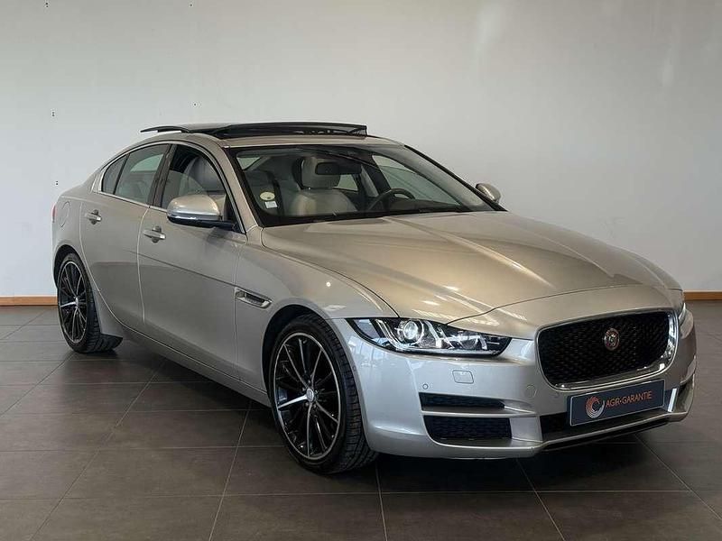 Occasion Jaguar XE Prestige 179 ch (131 kW) 2015 Beige Berline