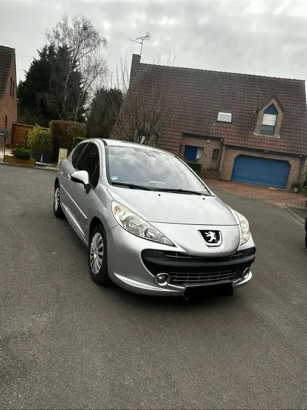 Utilisé 2007 Peugeot 207 Griffe Berline | 2 700 € (Bon prix) - Image 1/4