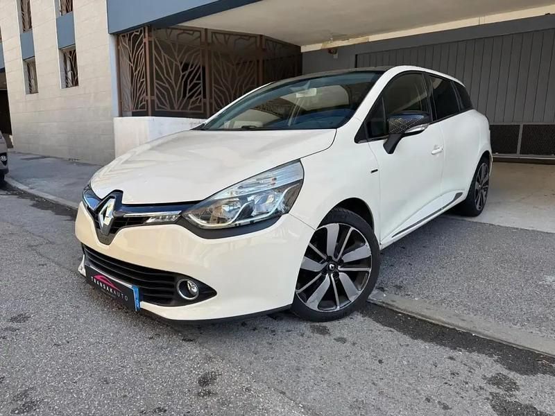 Beige Occasion 2016 Renault Clio GrandTour Iconic Break | 8 990 € (Prix juste) - Image 1/4