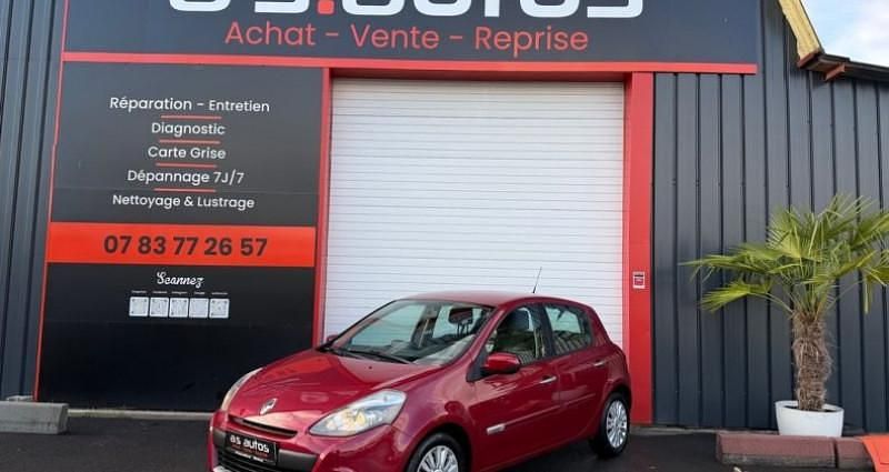 Rouge Utilisé 2009 Renault Clio III Citadine | 5 390 € (Prix juste) - Image 1/4