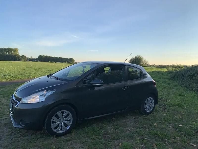 Utilisé 2014 Peugeot 208 Access Citadine | 3 500 € (Bon prix) - Image 1/4