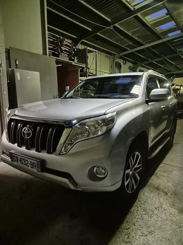 Bleu Utilisé 2017 Toyota Land Cruiser Lounge SUV | 39 900 € (Bon prix) - Image 1/4