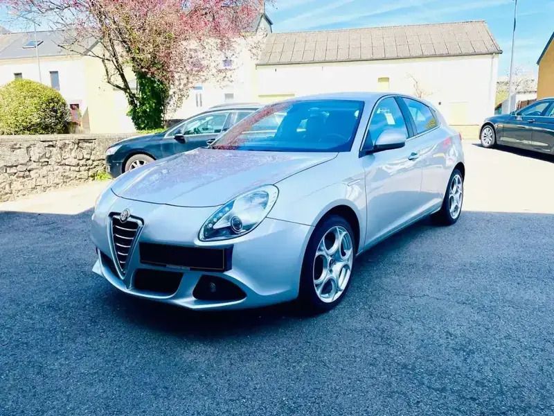 Gris Utilisé 2012 Alfa Romeo Giulietta Citadine | 8 990 € (Prix cher) - Image 1/4