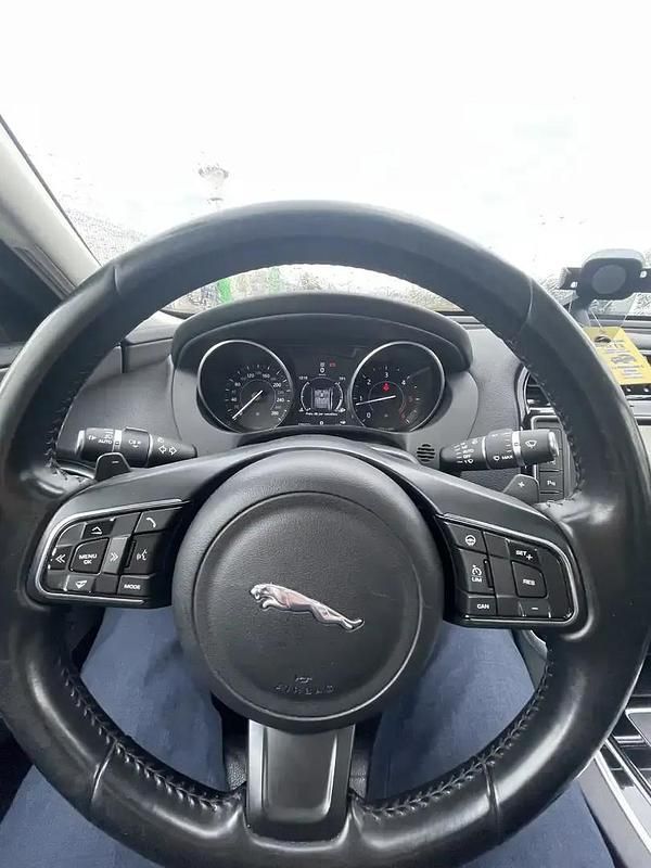 Utilisé 2017 Jaguar XE Prestige Berline | 11 900 € (Bon prix) - Image 1/4