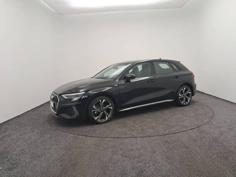 Noir Utilisé 2024 Audi A3 Sportback Sport Berline | 40 990 € (Prix cher) - Image 1/3