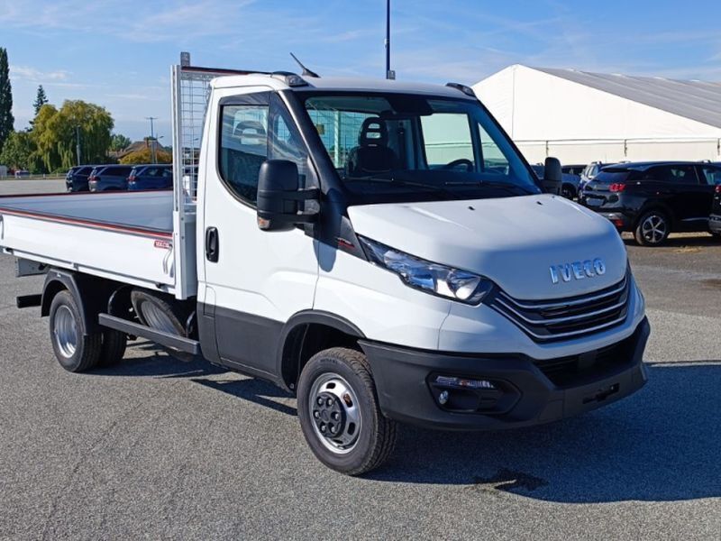 Blanc Utilisé 2023 Iveco Daily Van | 51 480 € (Prix juste) - Image 1/4