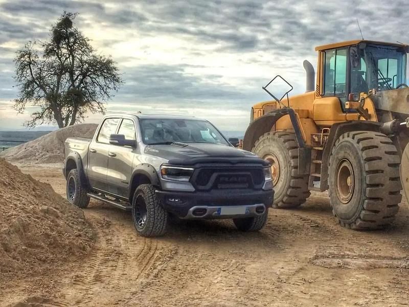 Gris Utilisé 2019 Dodge Ram Pick-up | 46 680 € (Prix juste) - Image 1/4
