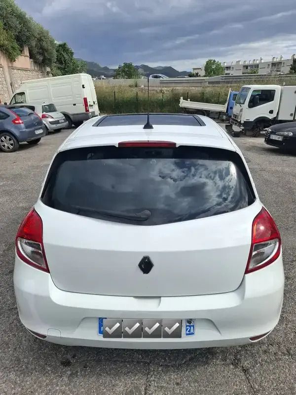 Utilisé 2012 Renault Clio III Night&Day Berline | 4 200 € (Prix juste) - Image 1/4