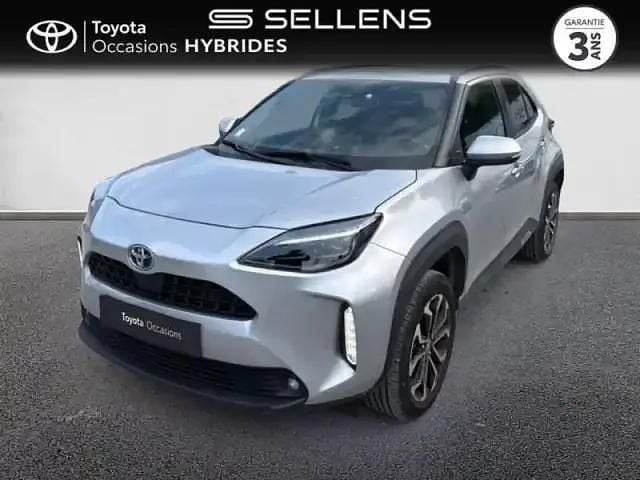 Gris minéral (m) Utilisé 2023 Toyota Yaris Hybrid Design SUV | 24 490 € (Prix juste) - Image 1/4