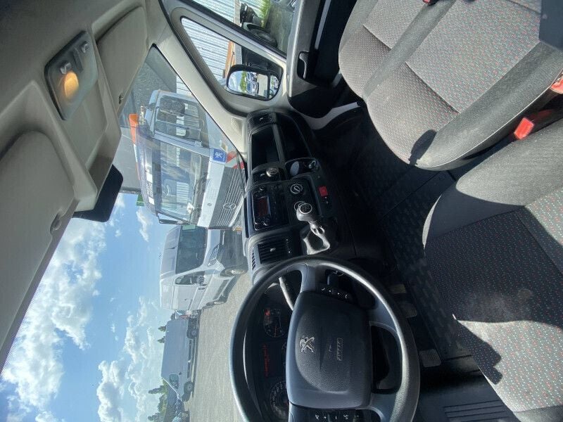 Image 3/4