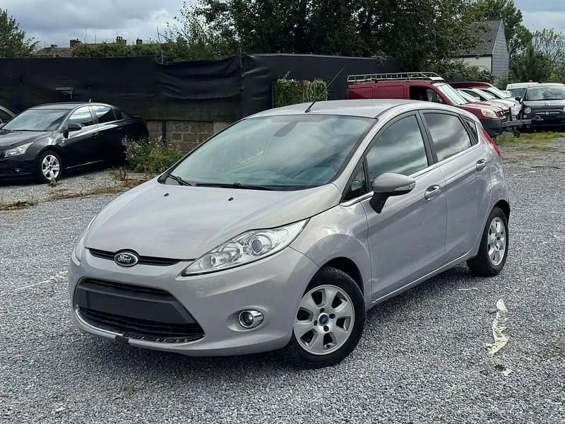 Blanc Utilisé 2010 Ford Fiesta Citadine | 1 490 € (Prix juste) - Image 1/4