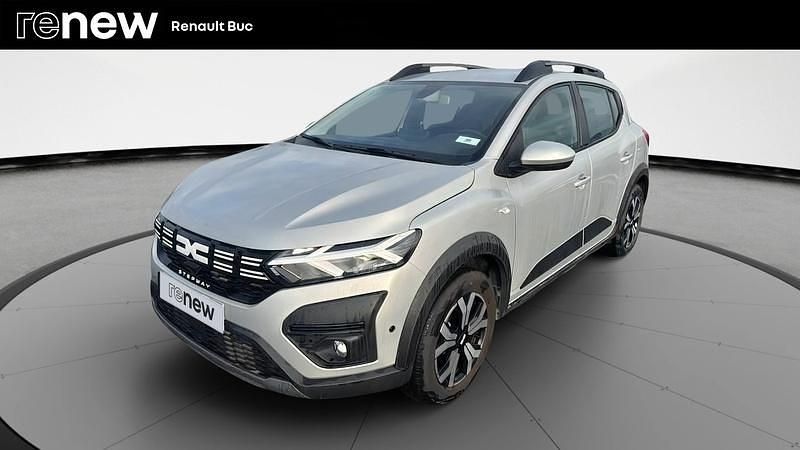 Gris Utilisé 2024 Dacia Sandero Expression Citadine | 15 710 € (Prix juste) - Image 1/4