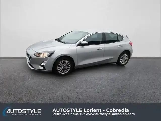 Gris magnetic métallisé premium Occasion 2019 Ford Focus Titanium Berline | 15 490 € - Image 1/4