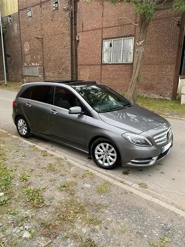 Utilisé 2013 Mercedes B180 Classic Monospace | 9 800 € (Prix cher) - Image 1/4