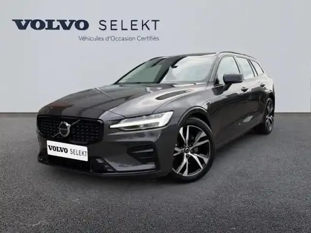 Gris platinium métallisé Occasion 2025 Volvo V60 Plus Break | 39 490 € (Prix juste) - Image 1/4