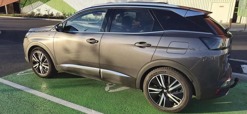 Gris Utilisé 2022 Peugeot 3008 GT SUV | 26 300 € - Image 1/4