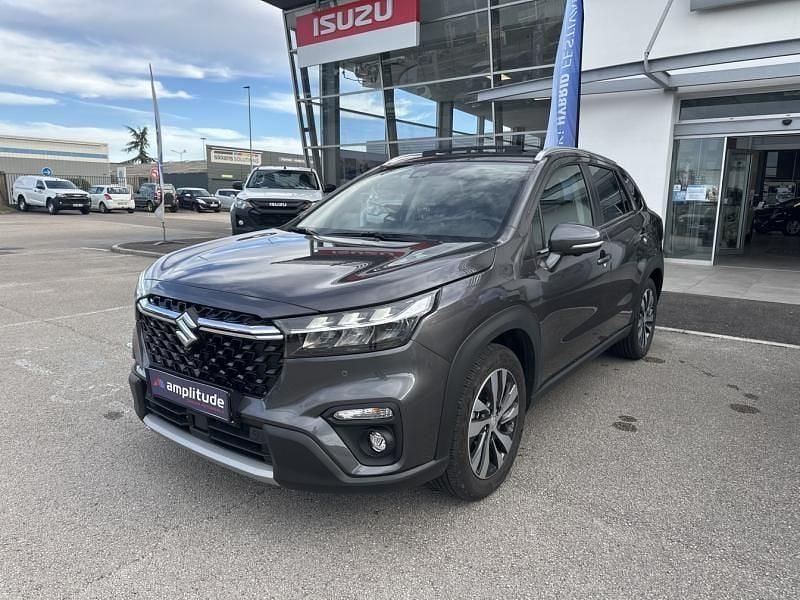 Prem titan dark gray mã©tallisã© Utilisé 2024 Suzuki SX4 S-Cross Style SUV | 25 499 € (Prix juste) - Image 1/4