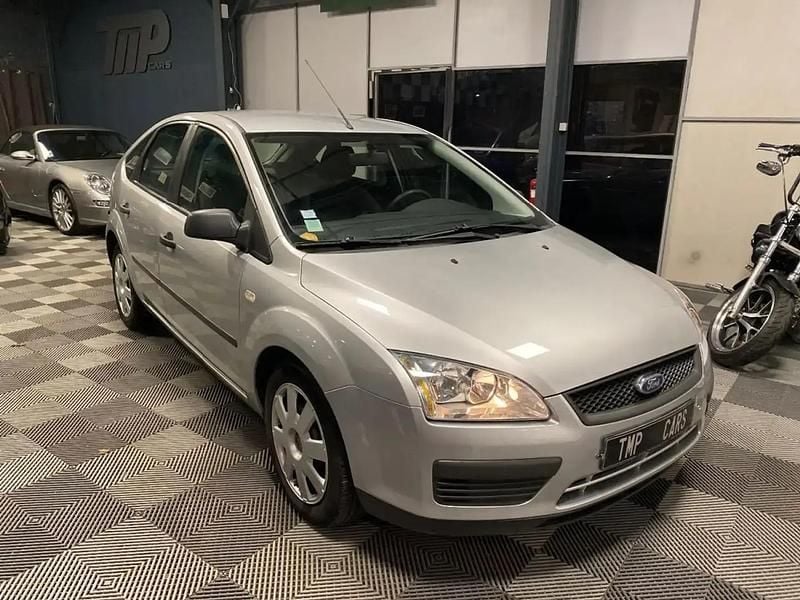 Gris Occasion 2006 Ford Focus Trend Berline | 4 500 € - Image 1/4