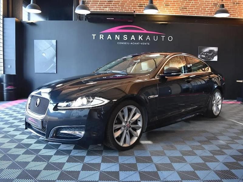 Gris Occasion 2014 Jaguar XF Portfolio Berline | 18 990 € - Image 1/4