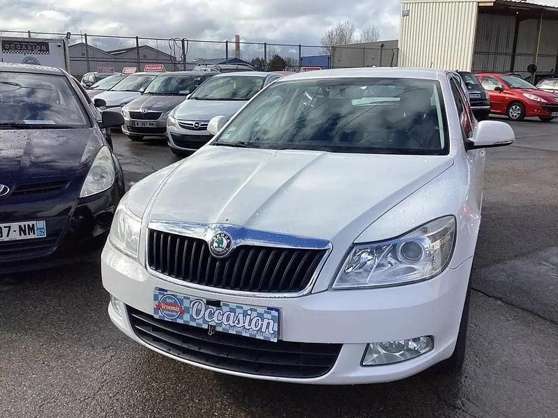 Blanc Occasion 2011 Skoda Octavia Berline | 5 490 € - Image 1/4