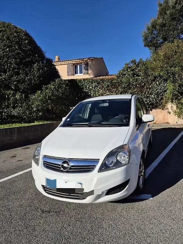 Blanc Occasion 2012 Opel Zafira Monospace | 5 890 € - Image 1/4