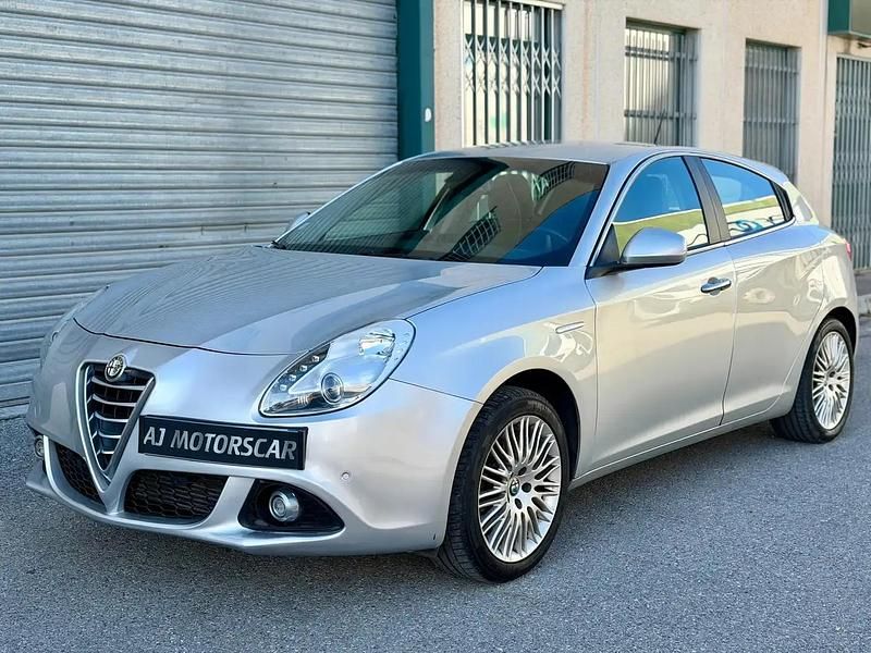 Gris Occasion 2016 Alfa Romeo Giulietta Berline | 14 990 € (Super prix) - Image 1/4