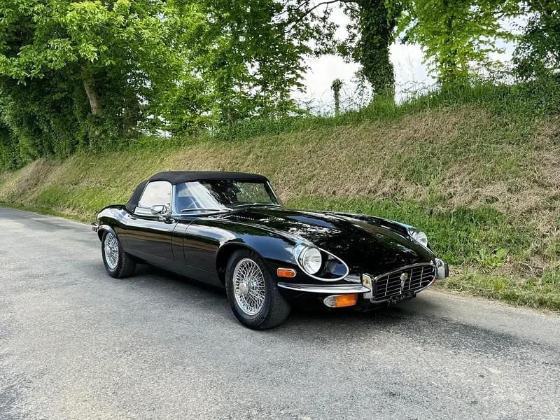 Noir Occasion 1973 Jaguar E-Type Cabriolet | 88 000 € - Image 1/4