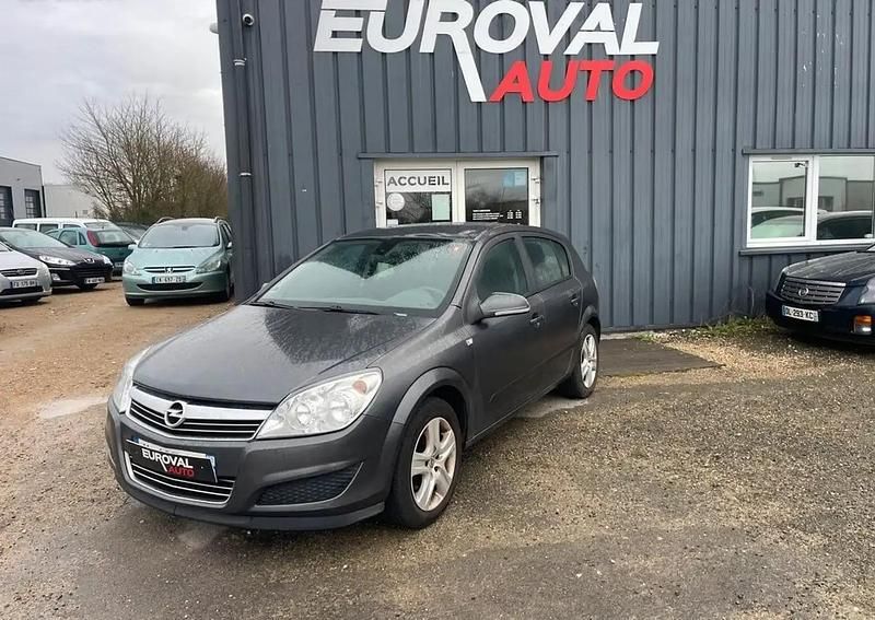 Gris Occasion 2009 Opel Astra Enjoy Citadine | 4 990 € - Image 1/4
