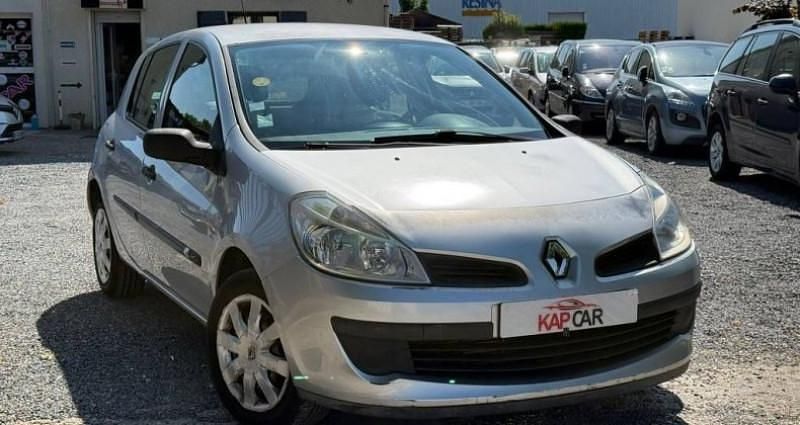 Utilisé 2006 Renault Clio II Expression Citadine | 4 290 € (Prix cher) - Image 1/4