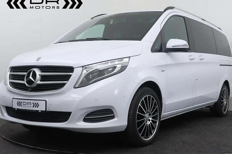 Blanc Utilisé 2017 Mercedes V250 Exclusive Monospace | 43 995 € - Image 1/4