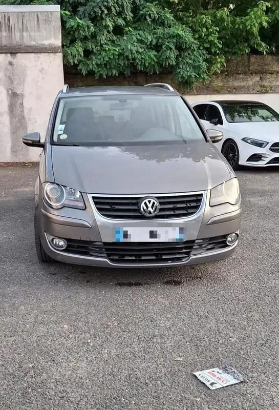 Gris Occasion 2010 VW Touran Freestyle Monospace | 5 800 € - Image 1/4