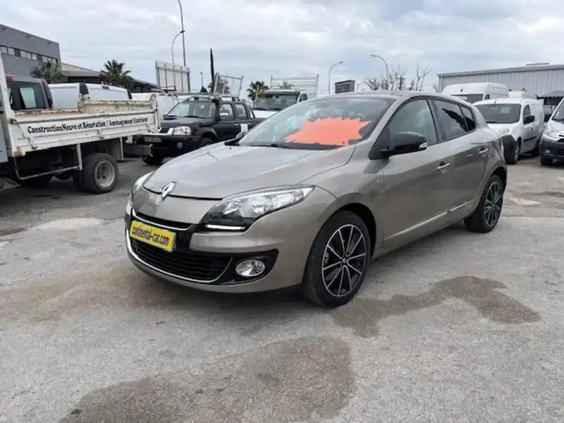Beige Utilisé 2013 Renault Mégane III Bose Edition Berline | 8 490 € (Prix juste) - Image 1/4