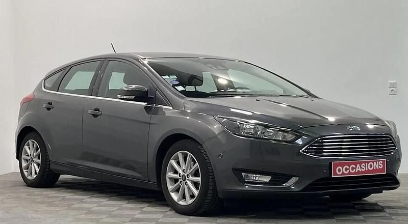 Gris Occasion 2017 Ford Focus Titanium Berline | 16 500 € (Prix cher) - Image 1/4