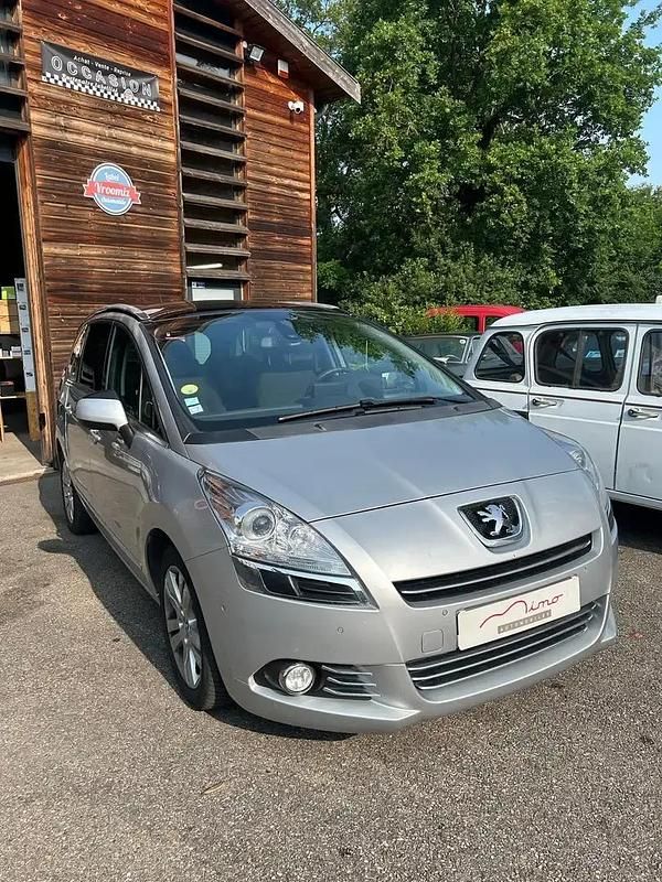 Gris Utilisé 2012 Peugeot 5008 Monospace | 6 790 € (Prix juste) - Image 1/4