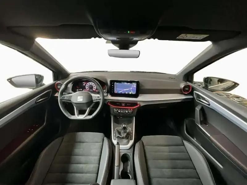 Image 2/4